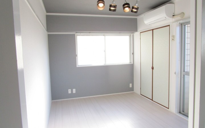 モノトーン（’落ち着いた内装）