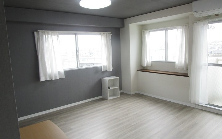 ホワイト×グレーの落ち着いたデザインリフォーム